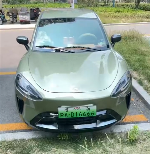 星歐平台官網:離譜!小米YU7還未上市 老頭樂版已交付:車標是“M七”